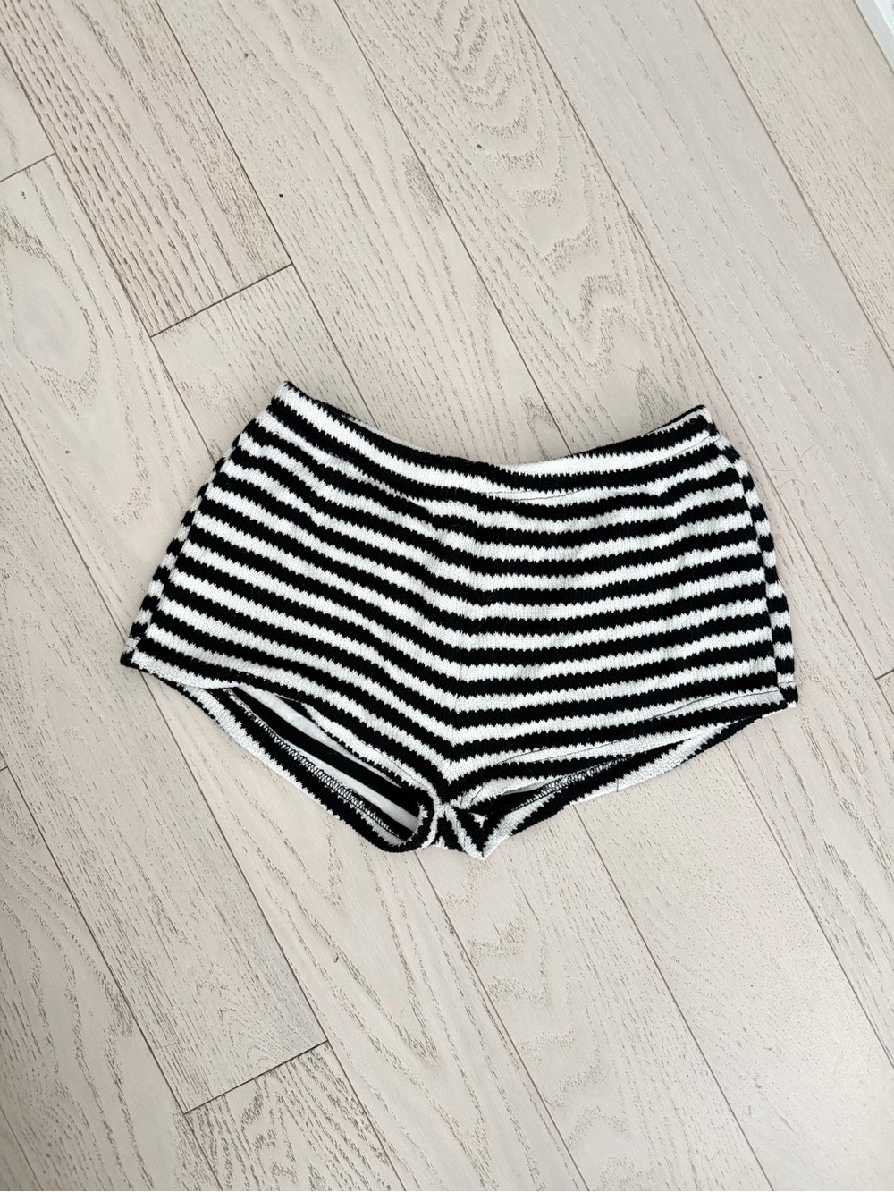 Striped Low/Mid Rise Shorts